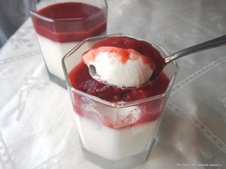 " Panna Cotta " с ягодным соусом