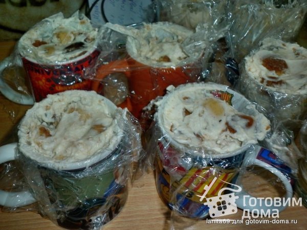 Торт &quot;Пивные кружки с бочкой пива&quot; медовые шарики фото к рецепту 5