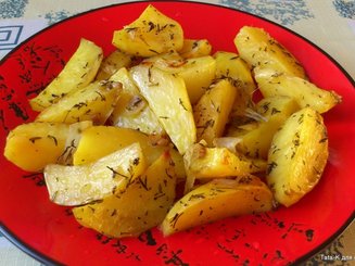 Картофель, запеченный с тимьяном