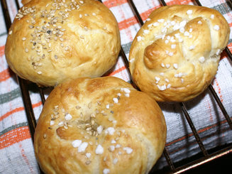 Немецкие булочки с секретом (Laugenbrötchen)