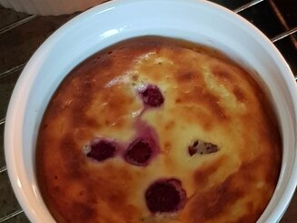 Запеканка творожная с малиной