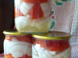 Салат из помидоров и репчатого лука