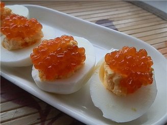 Яйца фаршированные красной икрой