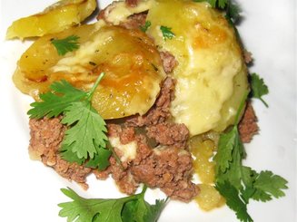 Картофель с фаршем запеченные под сыром