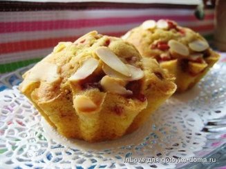 Кексы с кукурузной мукой и клубникой