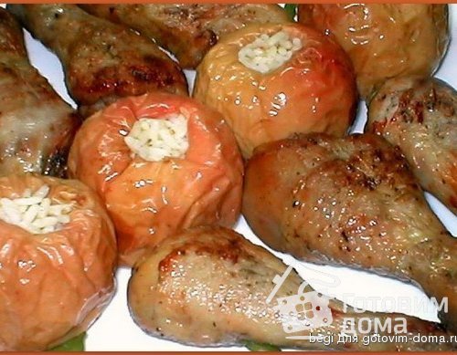 Куриные ножки с печеными яблоками