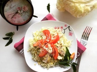 Салат из курицы слоеный с пекинской капустой и сыром