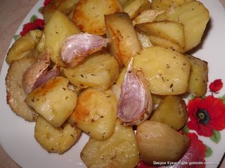 Картофель, запеченный с тимьяном