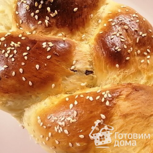Плетеные булочки с изюмом