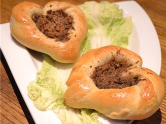 Булочки-сердечки с тунцом