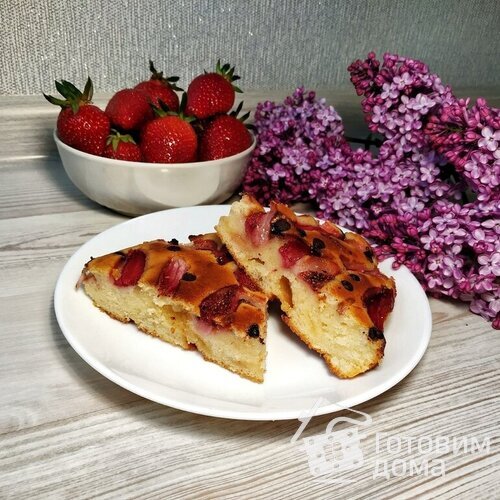 Пирог с клубникой и белым шоколадом