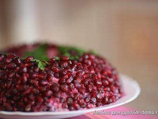 Салат "Гранатовый браслет"