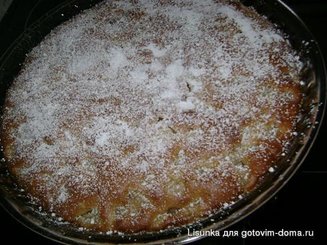Медовый пирог с грушами и яблоками (без яиц)