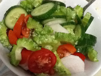 Салат с момордикой( гоя, горькая дыня)