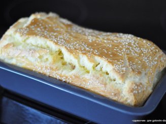 Заливной пирог с колбасой и сыром