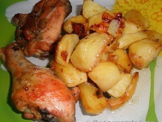 Запечённая лимонно-чесночная курица с картофелем