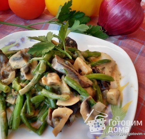 Сердце с грибами и стручковой фасолью под бешамель