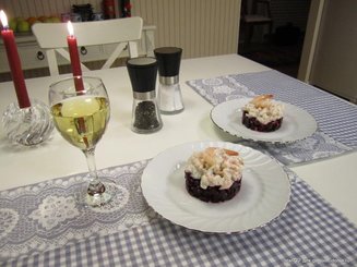 Свекольно-креветочные башенки