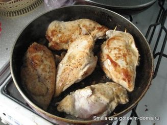Куриная грудка с сюрпризом  под сырным соусом