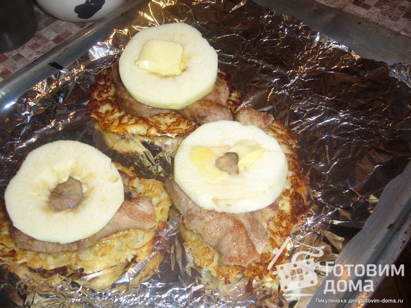 Свиные эскалопы с яблоками на оладьях фото к рецепту 9