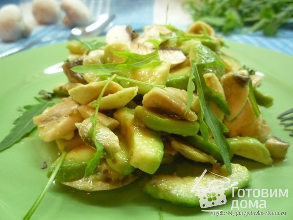 Салат из шампиньонов и авокадо фото к рецепту 2