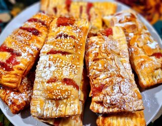 Слойки с черешней