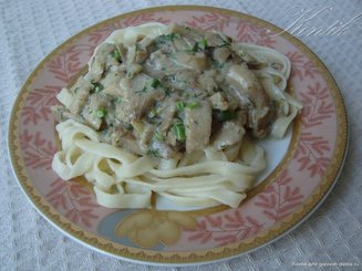 Спагетти со сливочно-грибным соусом