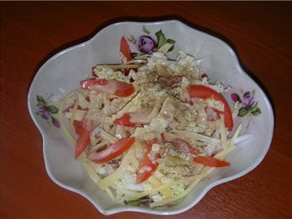Салат из пекинской капусты с помидорами