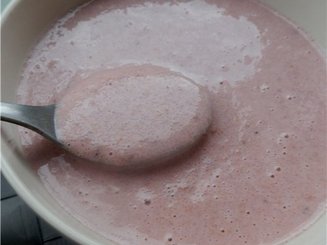 Клубничная манная каша