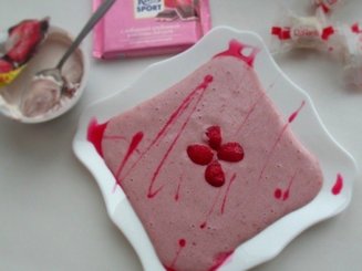 Клубничная манная каша