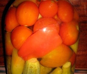 Маринованные огурцы, помидоры, ассорти