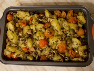 Пикантный картофель запеченный в духовке