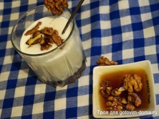 Странгисто ме мели (греческий йогурт с мёдом и орехами)