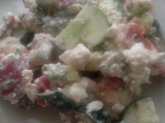 Салат с творогом, помидорами и огурцами