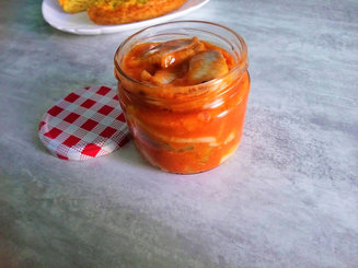 Соленая сельдь под соусом