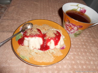 Творожная панна котта с клубничным кули