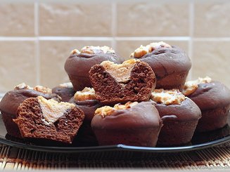 Шоколадные маффины с творожной начинкой