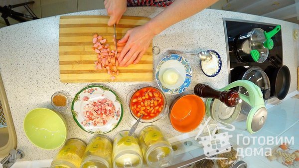 Пирог с сосисками, беконом и фасолью фото к рецепту 5