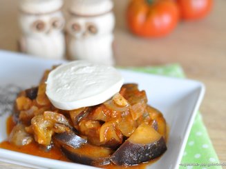 Баклажаны с грибами и овощами