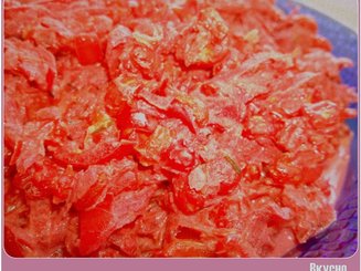 Перлово-свекольная запеканка с колбасками гриль