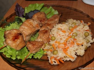 Шашлычки из куриной грудки на шпажках