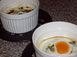 Грибы в сливках, запечёные с яйцом