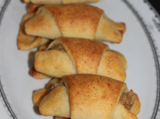 Быстрые творожные круассаны с яблочно-ореховой начинкой