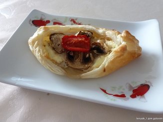 Хрустящие мини-пиццы с беконом и брокколи