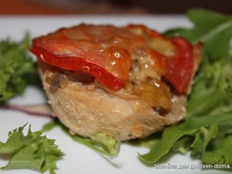 Мясные маффины из куриного филе, грибов и сыра моцарелла