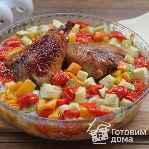 Голени индейки, запеченные с овощами