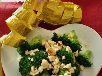 Брокколи с миндалем
