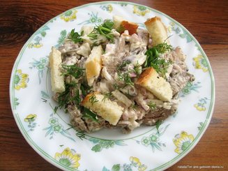 Салат с куриными сердечками и печенью