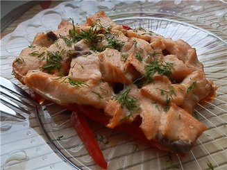 Лосось на болгарском перце