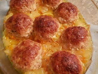 Нежные мясные шарики с кабачком в духовке.